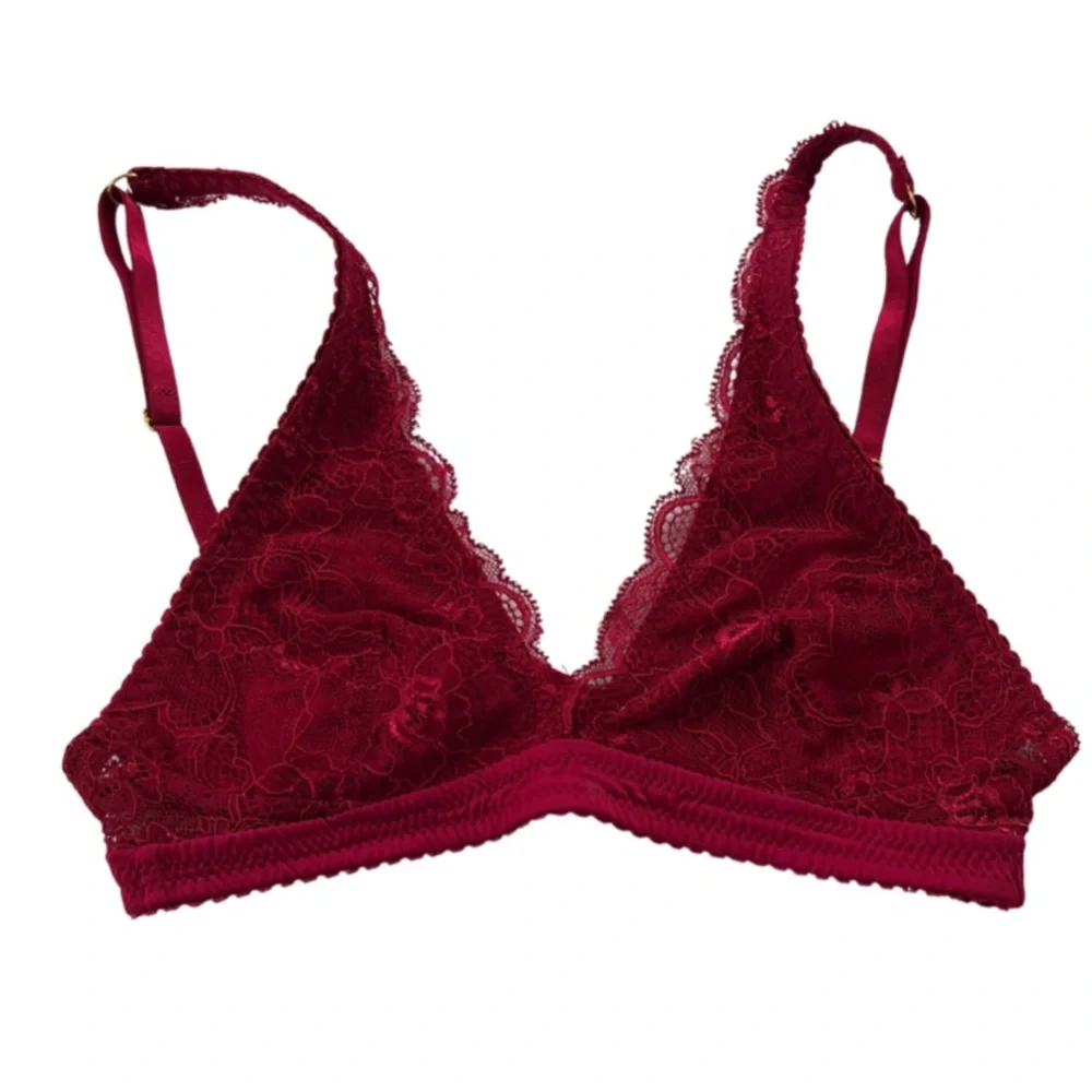 New Urban Outfitters Red Lace Plunge Wireless Triangle Bralette Adjustable Strap
